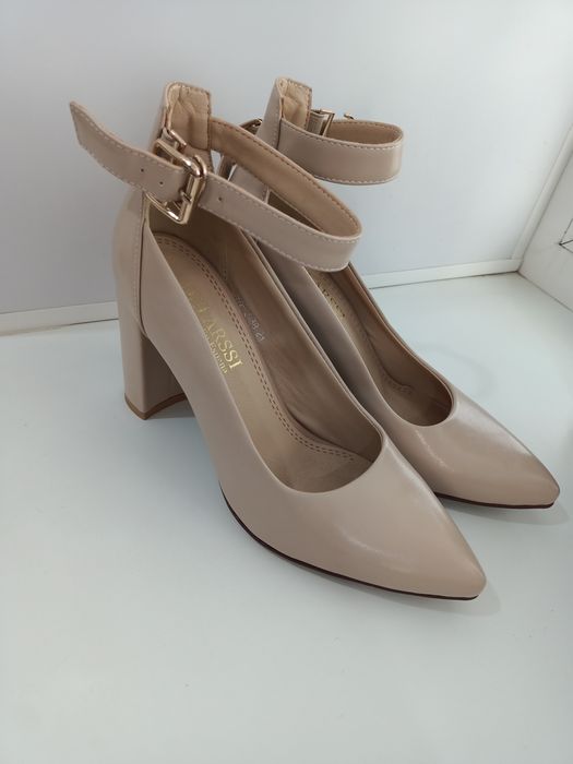 Продам туфли  в отличном состоянии 39 размер