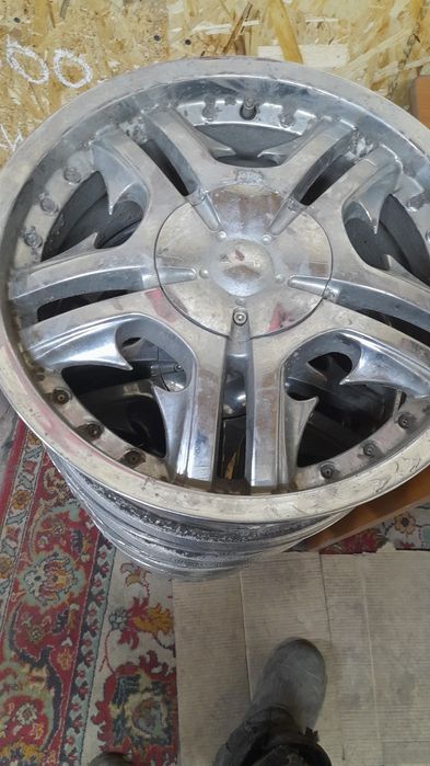 Резина б/у 15,16,17,14 диски на 17 хром