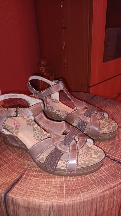 Чисто нови обувки и маратонки