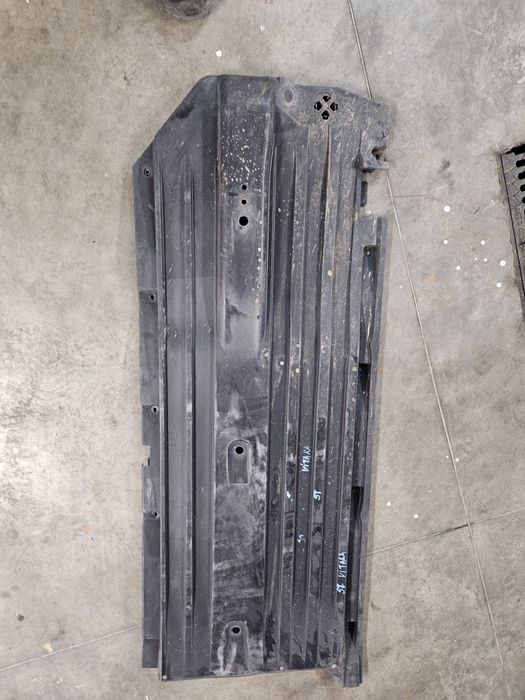 scut lateral stanga suzuki grand vitara 2018
