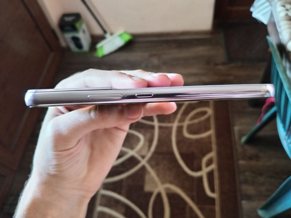 Продавам Samsung galaxy S22 5G