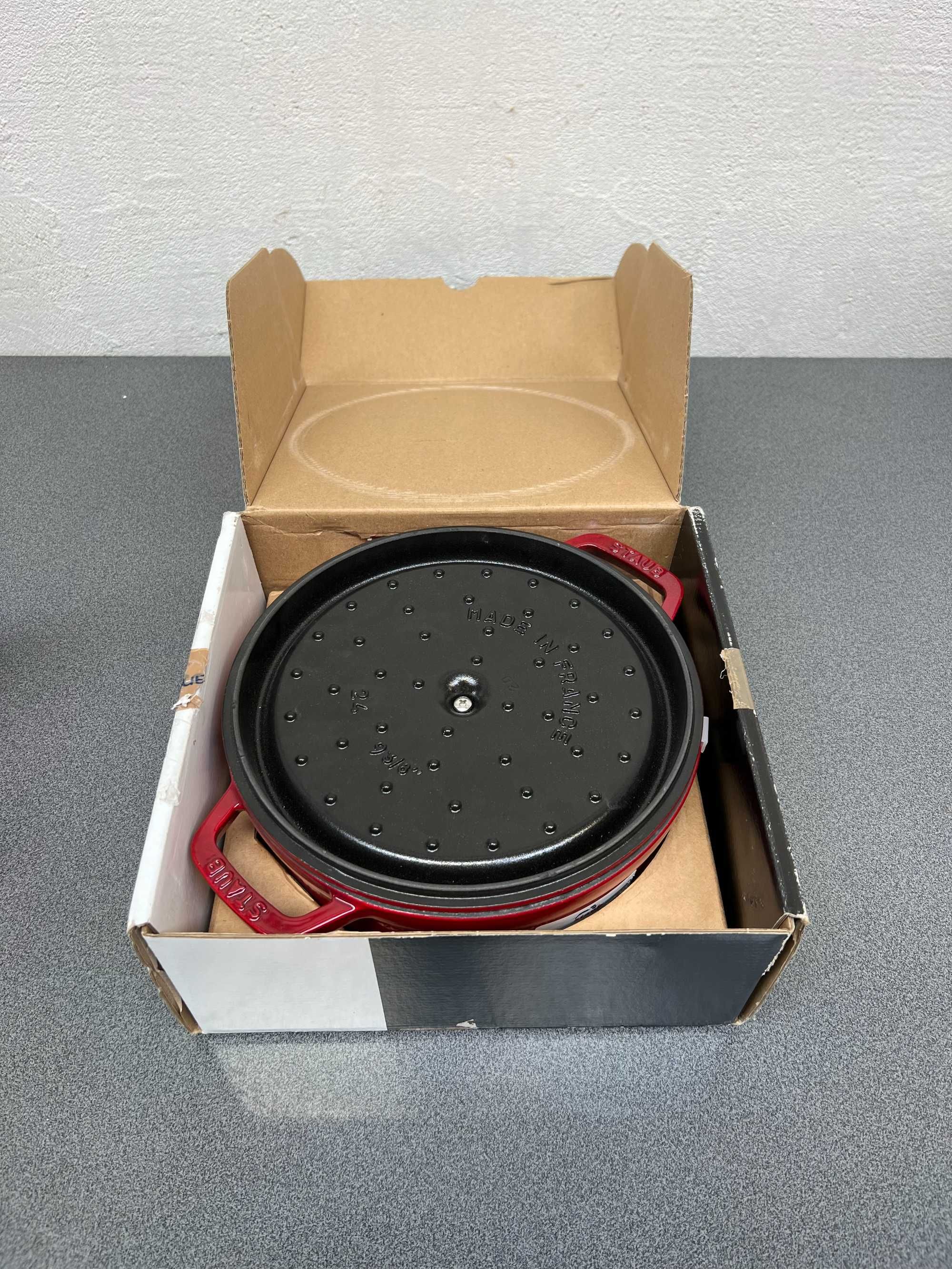 Чугунена тенджера Staub Cocotte 24см / 3.8л