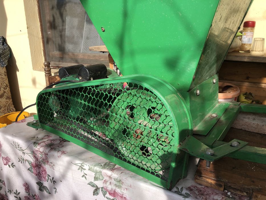 Vand tocator fructe din gama “Micul Fermier “ aproape nou ;putin folos