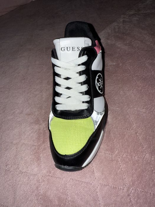 Дамски обуки тип чорап и на марката Guess