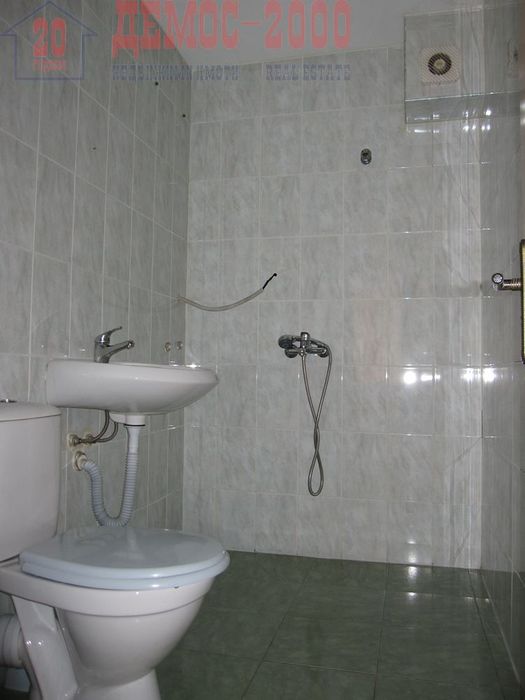 Двустаен необзаведен апартамент в района на ЛК Тракия