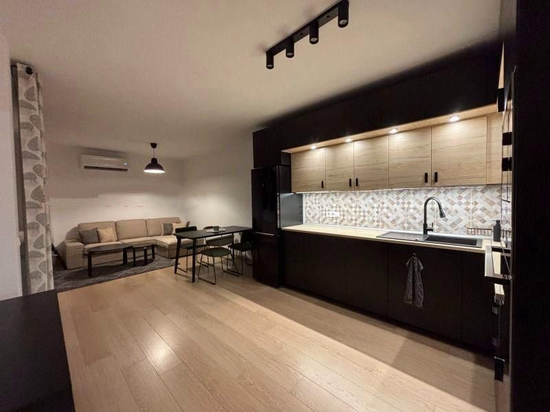 Дава се под наем Двустаен апартамент в София, Кръстова вада - 71 кв.м за 818 € - Снимка #2