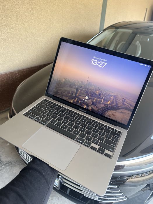 Makbook 2020 air yengide