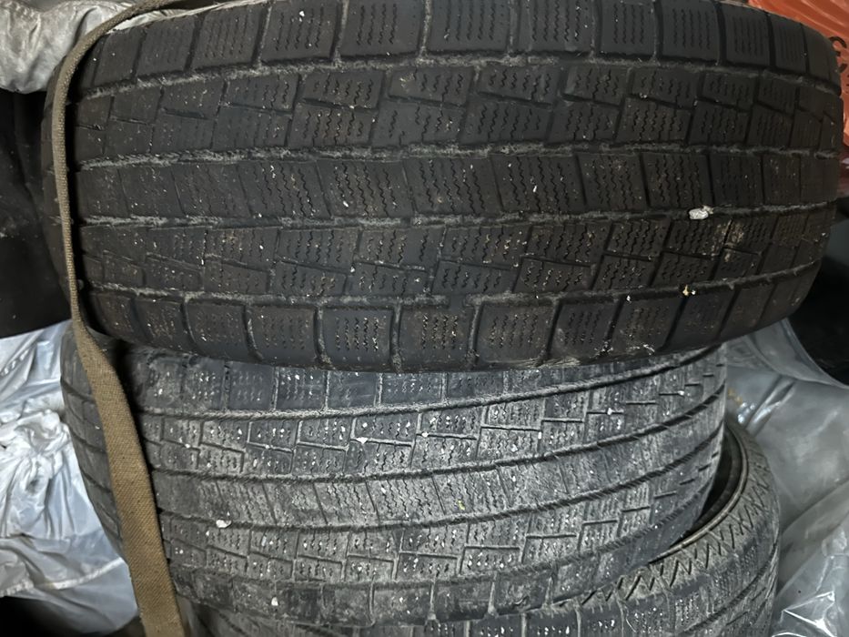 зимние шины почти новые