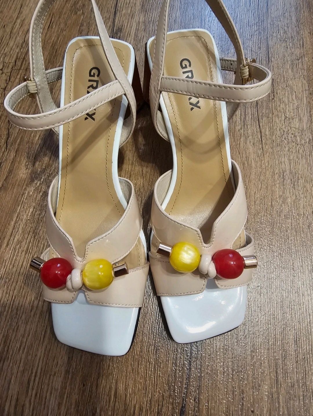 Vand sandale elegante