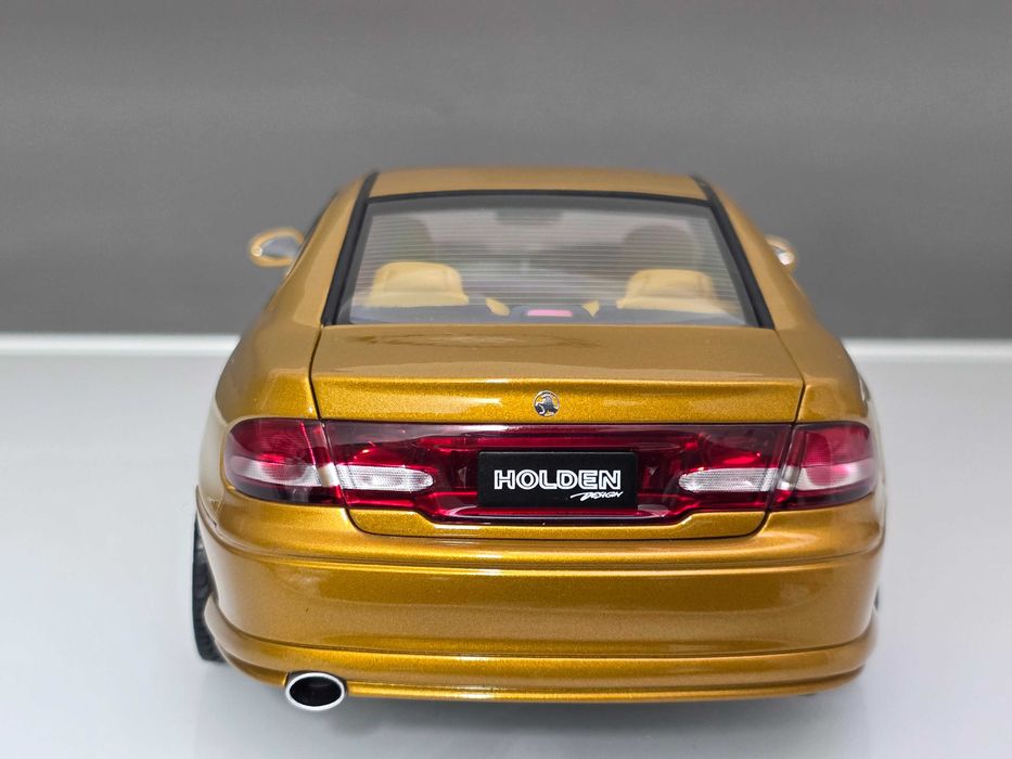 Macheta Auto 1/18 AutoART Holden V8 Commodore Sport Coupe