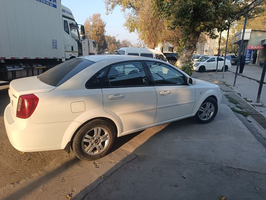 Lasetti sotiladi 2013 yil metan gaz!