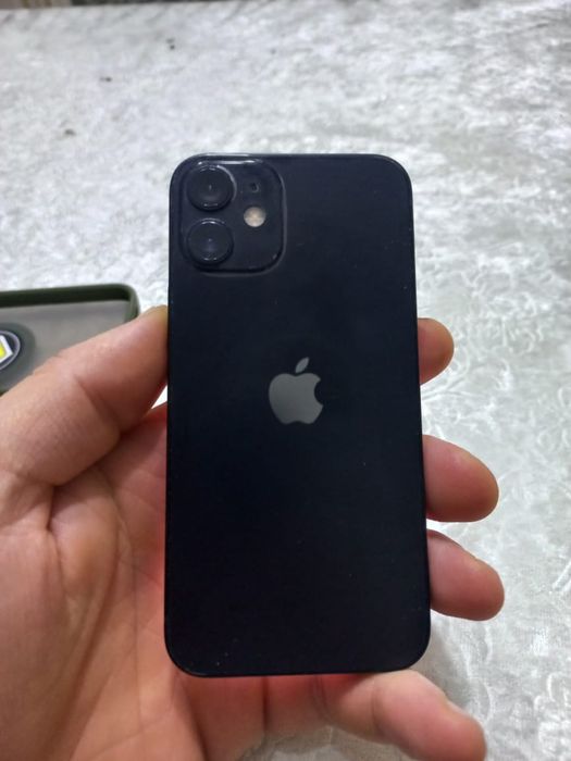 Продаеть айфон 12 мини