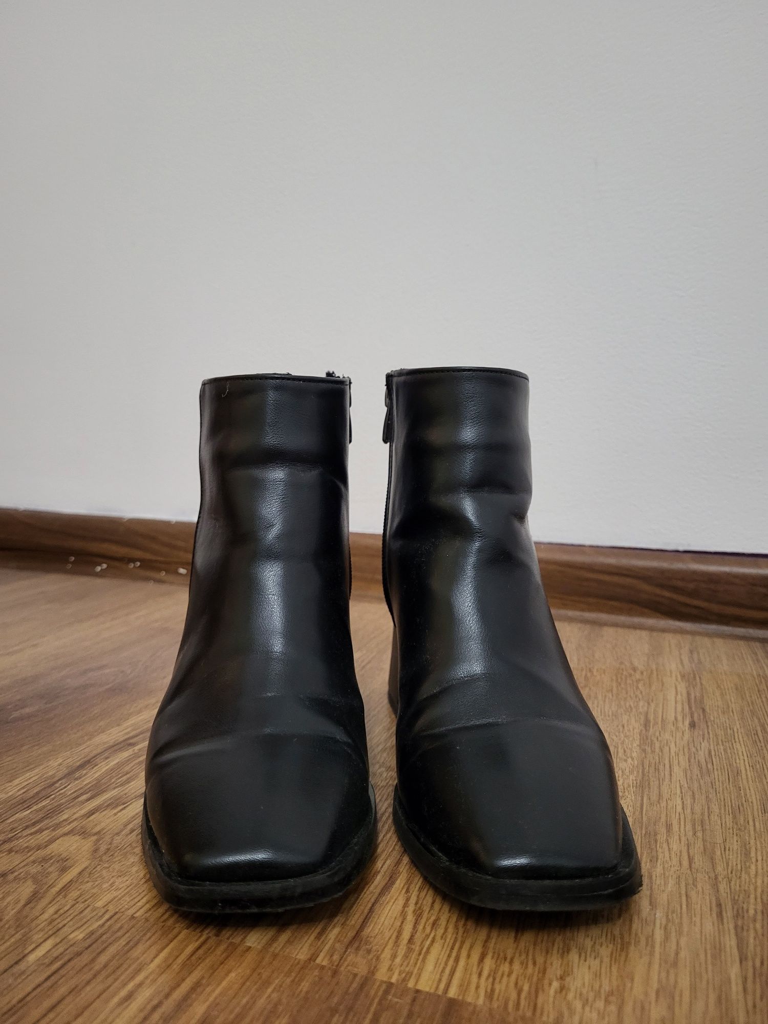 Botine cu toc gros