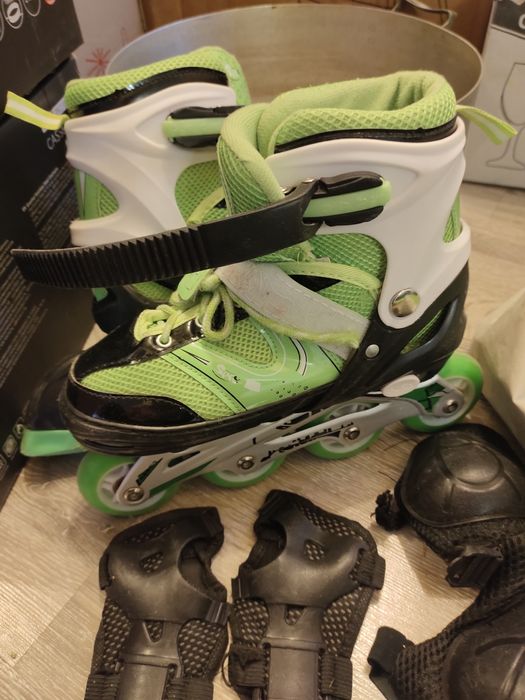 Продам Ролики размер с 31-36