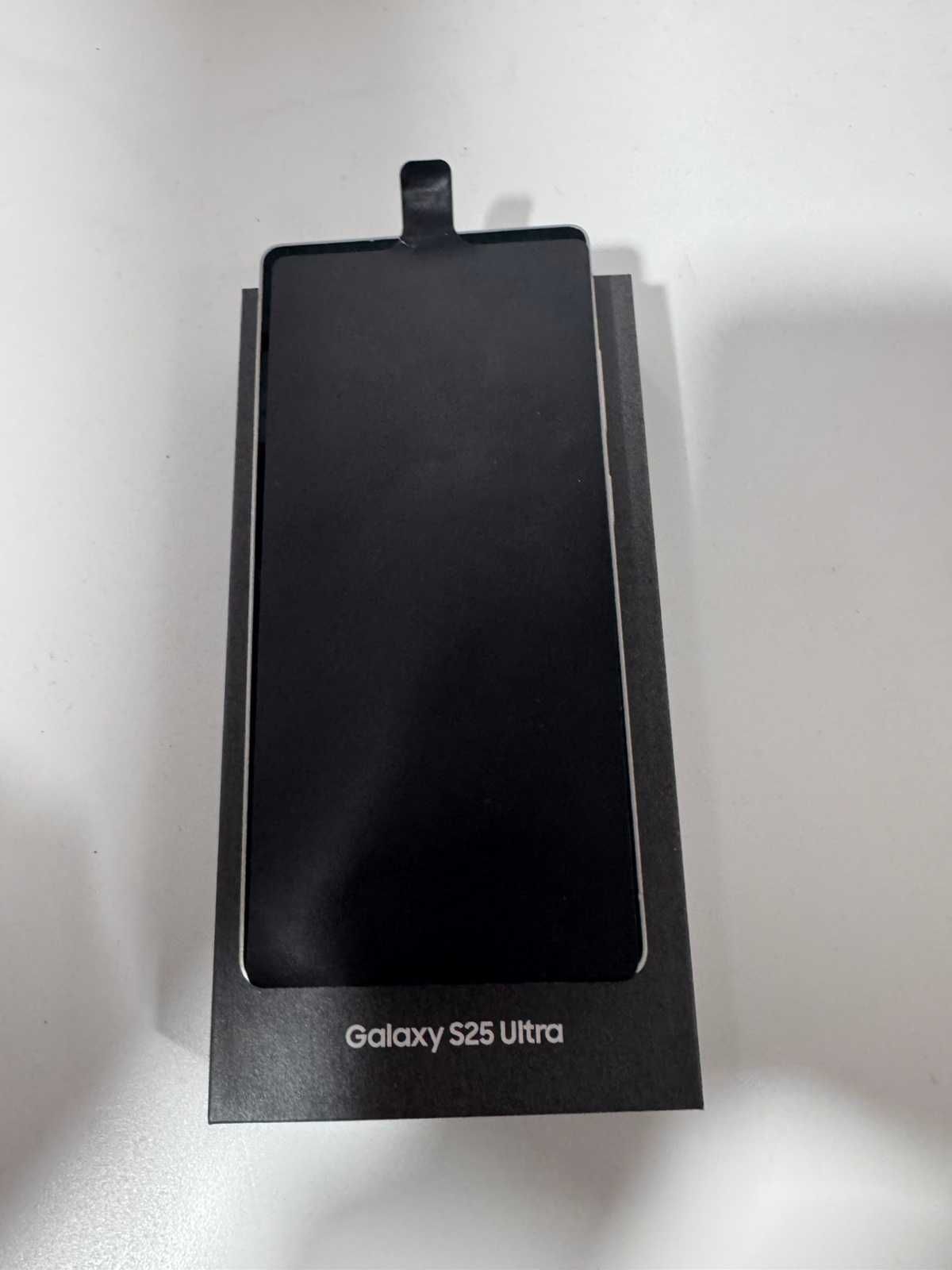 Нов Samsung Galaxy S25 Ultra 5G 512GB 12GB RAM Dual