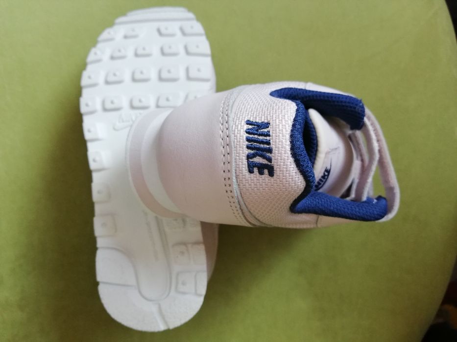 Pantofi Nike noi marime 28