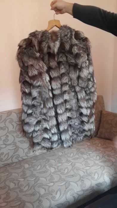 Продавам ново палто от сребърна лисица