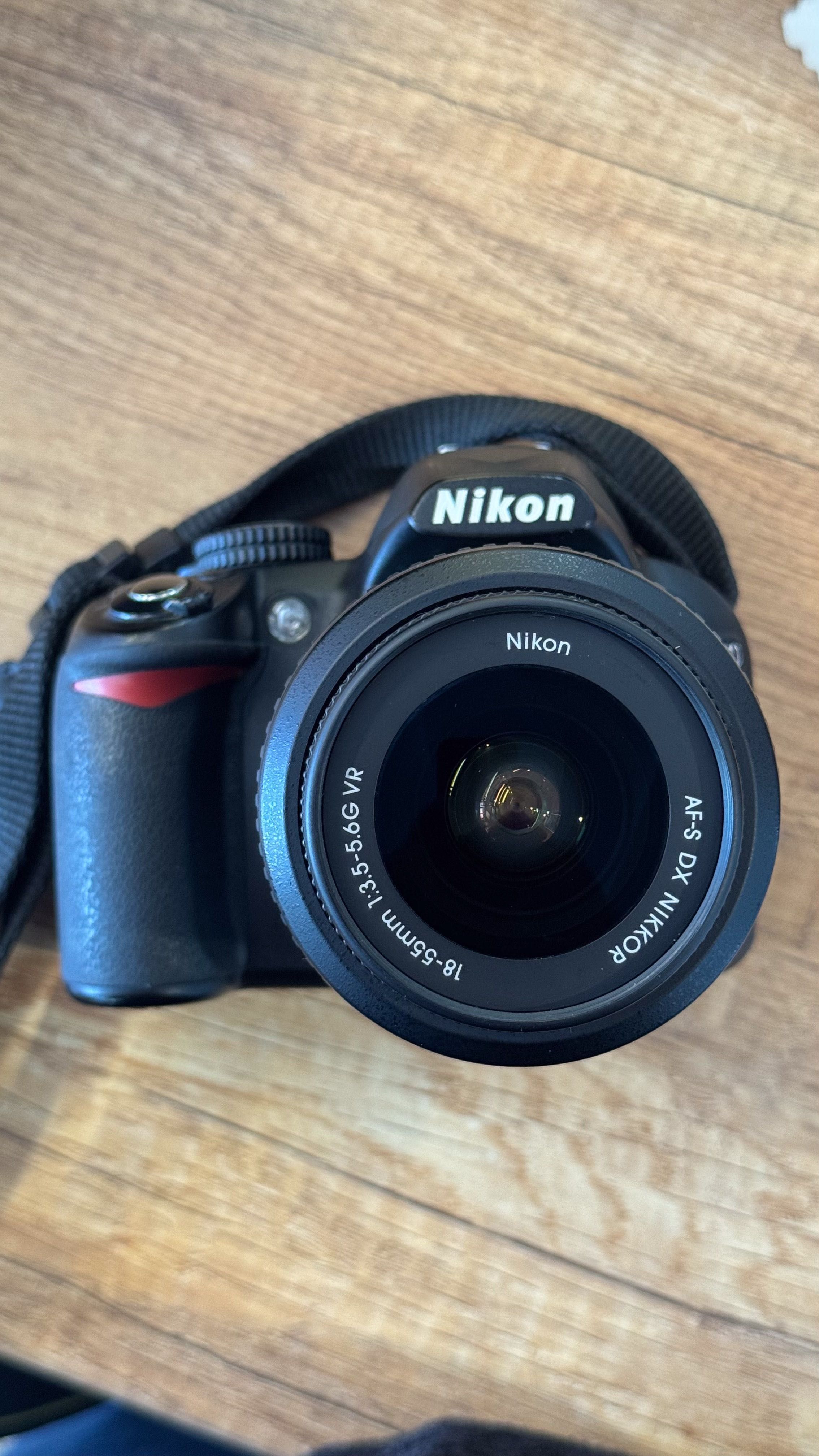 Nikon D3100 с обектив Nikon AF-s 18-55mm