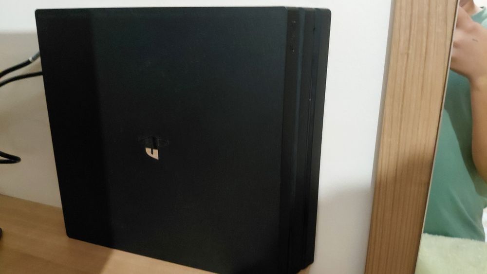 Sony Playstation 4 pro 1tb срочно!!!