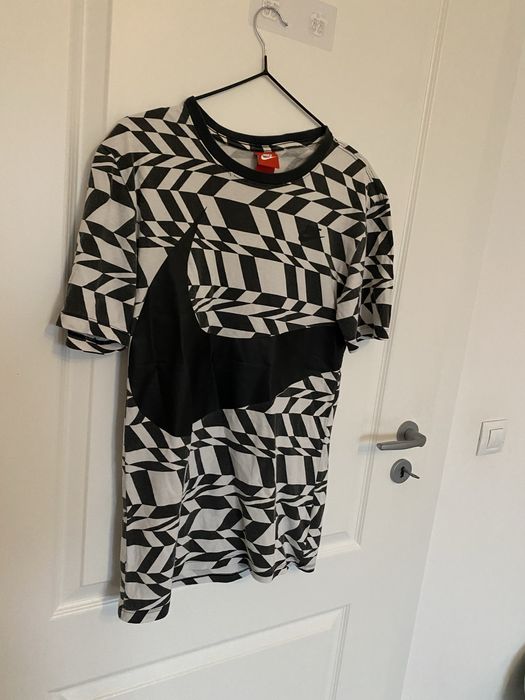Tricou Nike Marimea XS Alb cu Negru