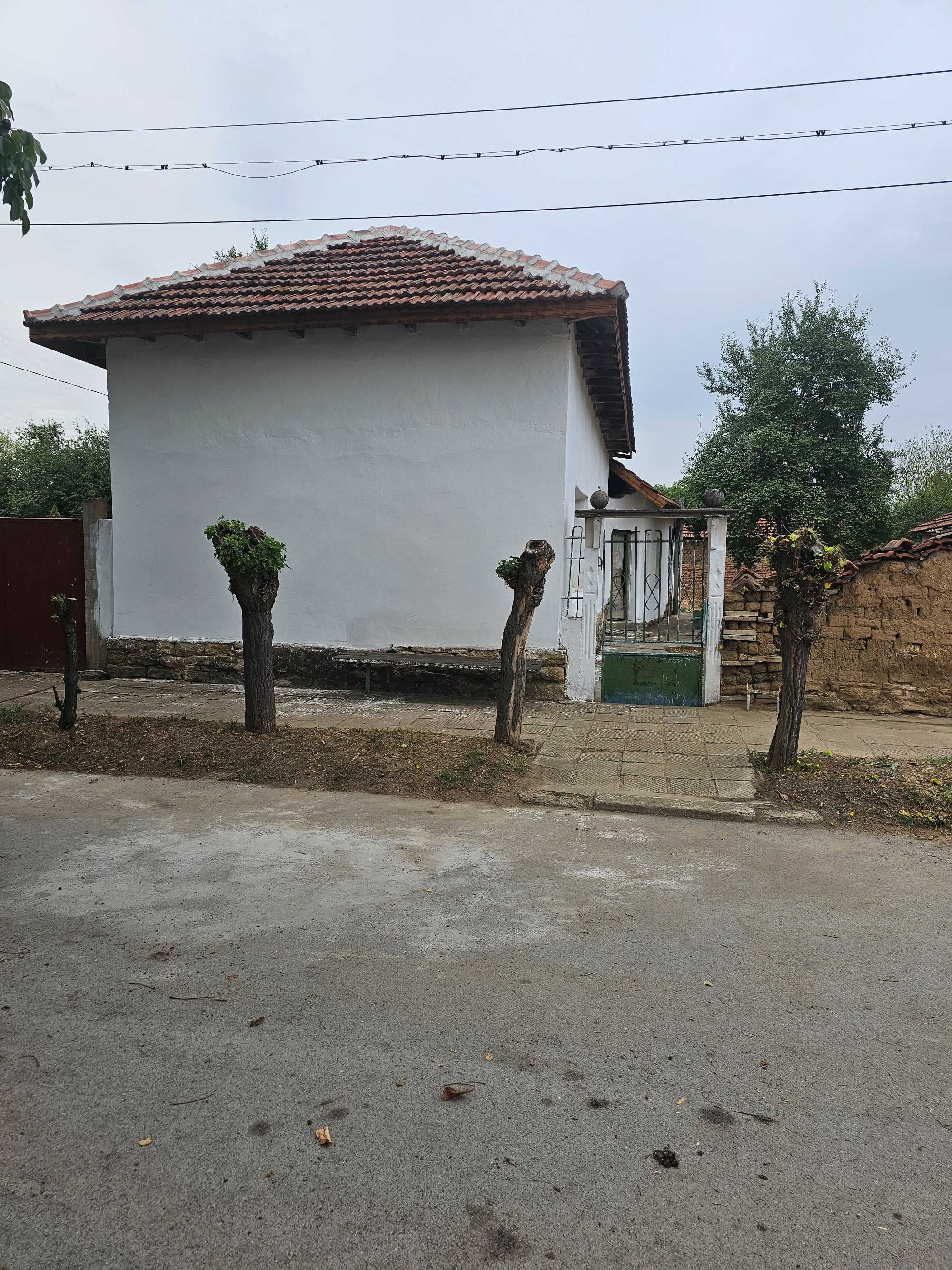 Продавам къща в село Лехчево  област Монтана