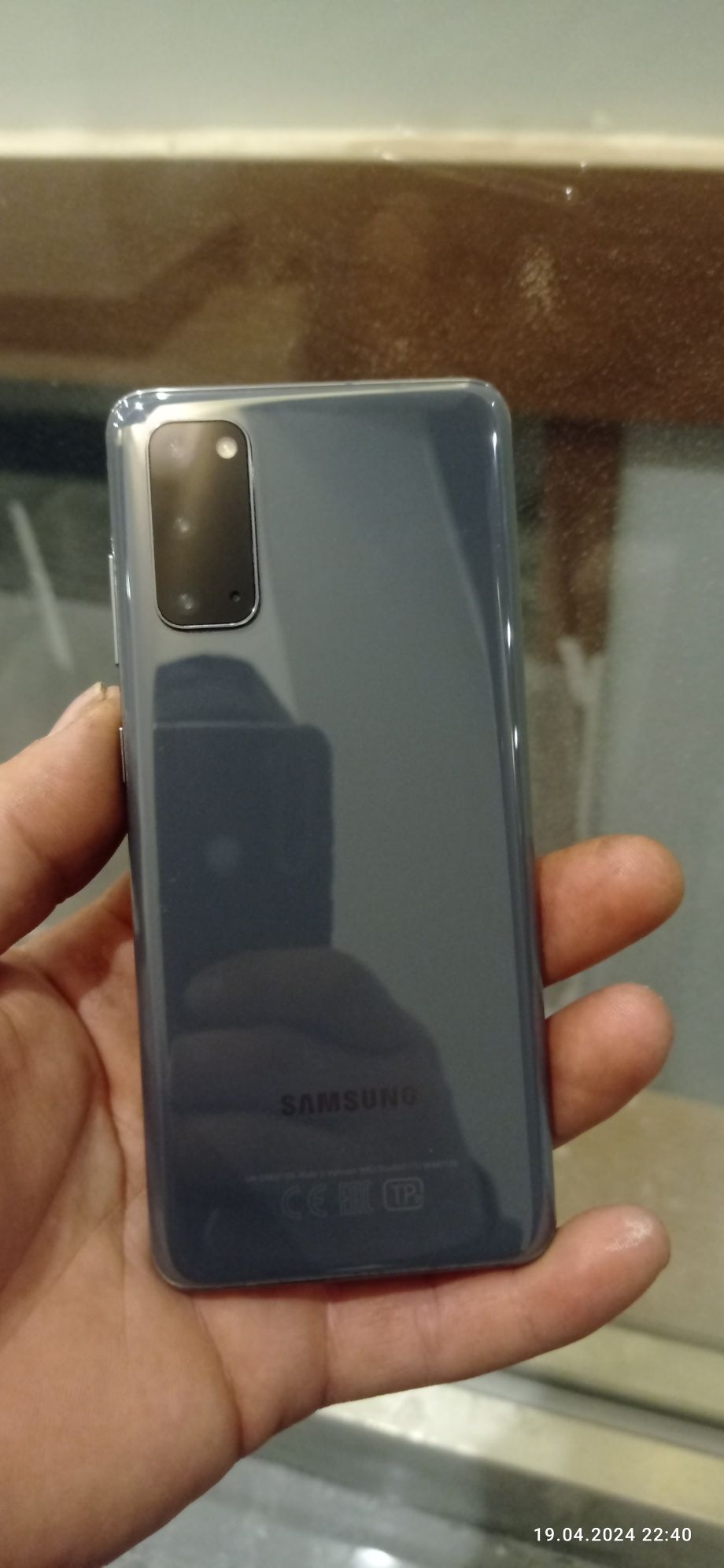 Samsung s20 хорошая состояние