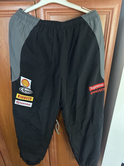 Pantaloni duccati x supreme