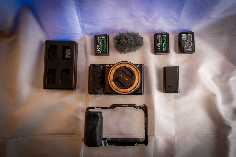 Продавам камера Sony ZV-E10 в ГАРАНЦИЯ + аксесоари