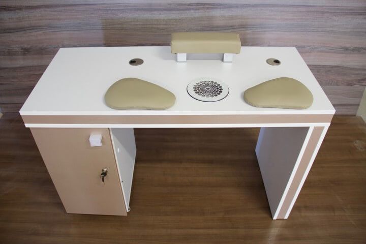 Grilaj inox masa de manichiura