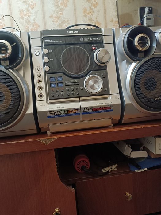 Продаю музыкальный центр SAMSUNG MAX-KJ730 в хорошем состоянии.