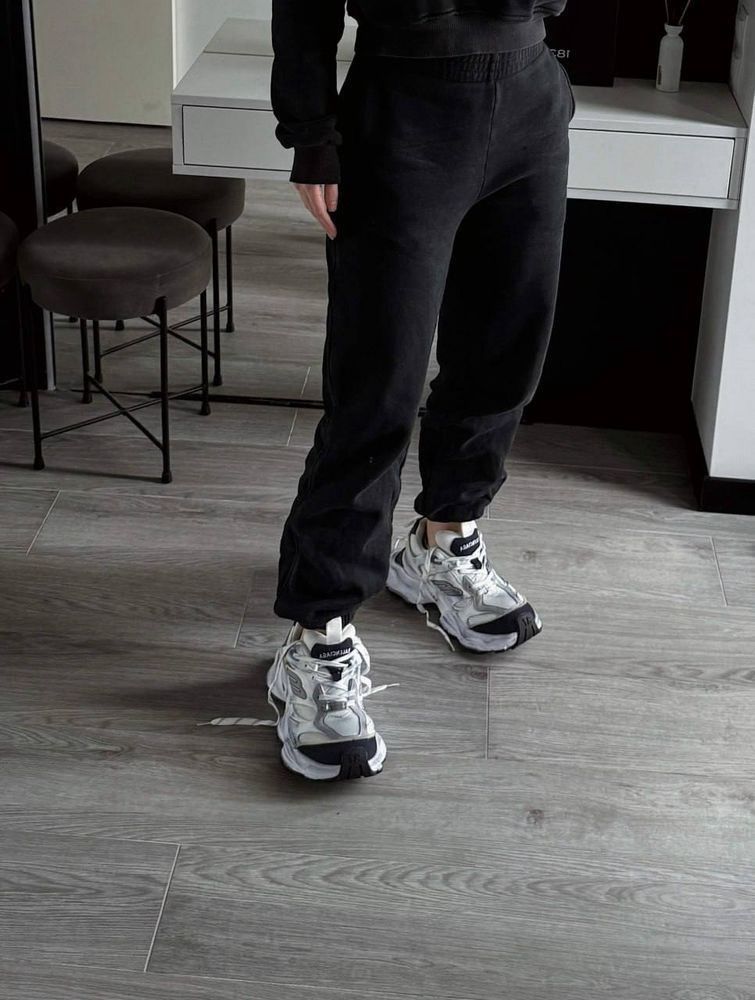 Balenciaga cargo