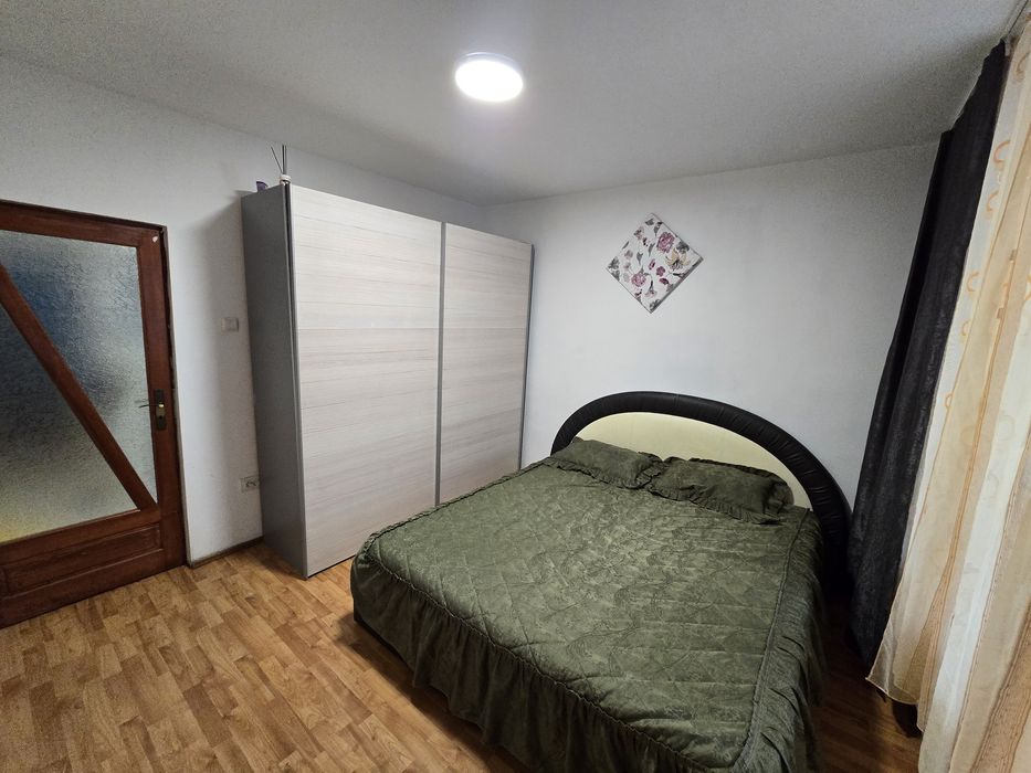 Inchiriez apartament cu 3 camere decomandate, et 1 str. N. Balcescu