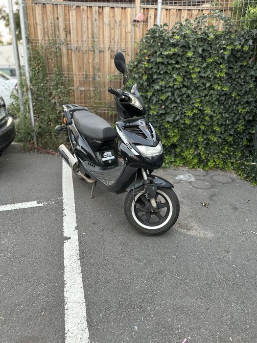 Scuter in 2 timpi Explorer Spin GE50