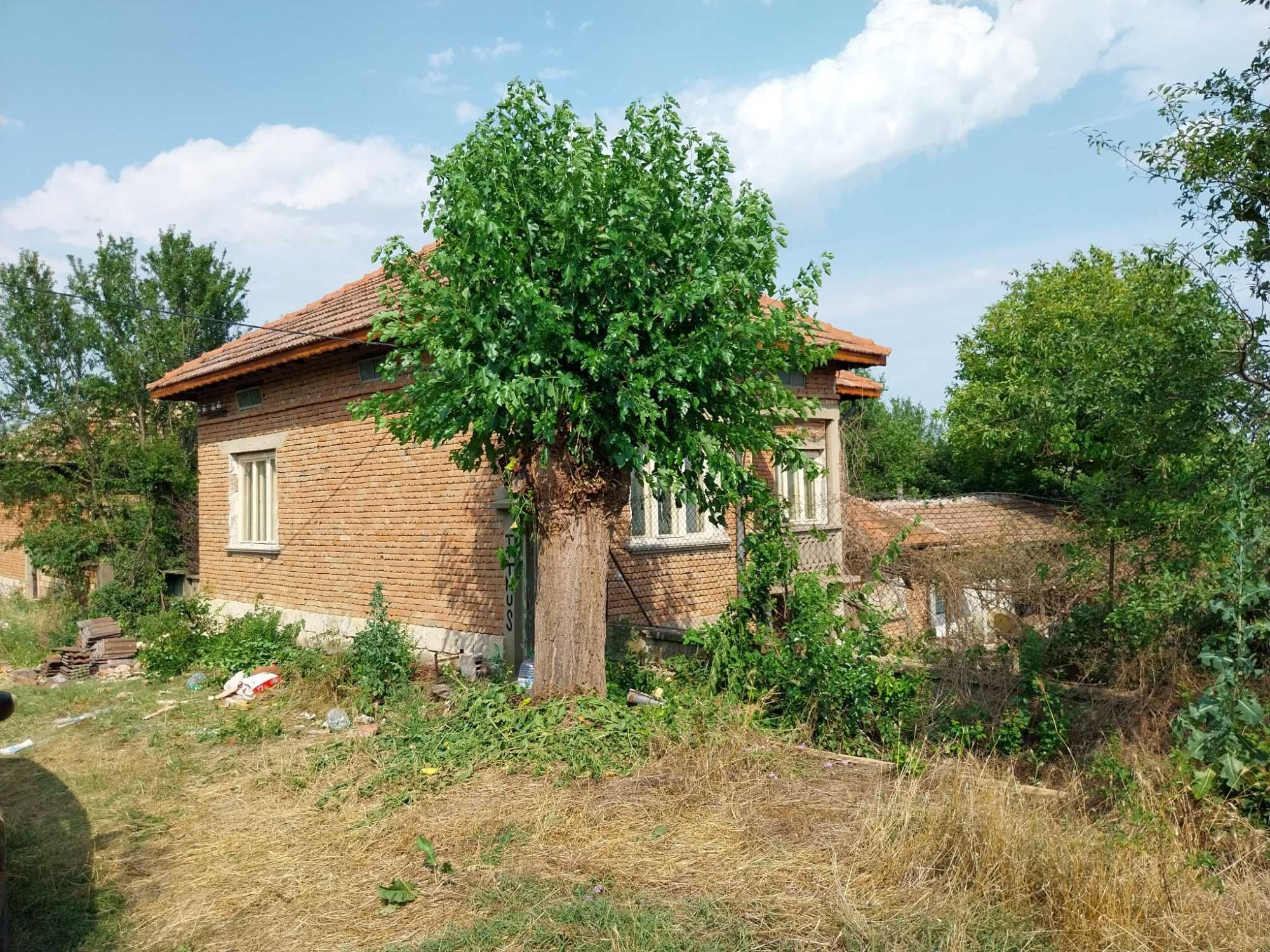 Продава къща в с. Павел с престройки и проект за ФЕЦ 100 kW.
