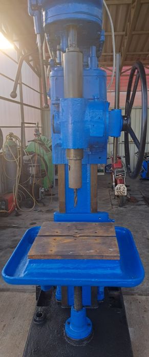 Vând mașină de gaurit industriala