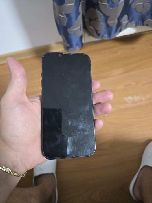 Vand Iphone 13 , cu cablu de incarcat original !