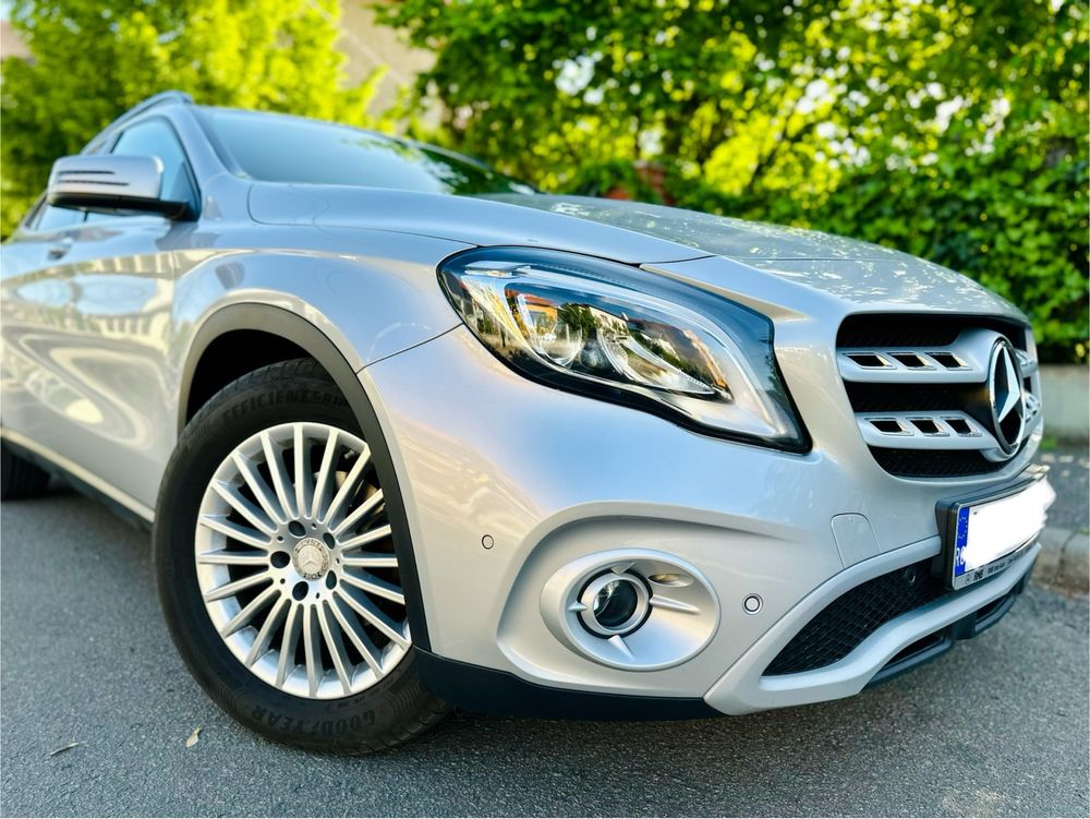 Mercedes Benz GLA 180 Benzină Prima înmatriculare 2018