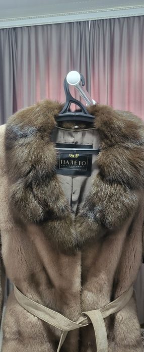 Норковая шуба, воротник из куницы.