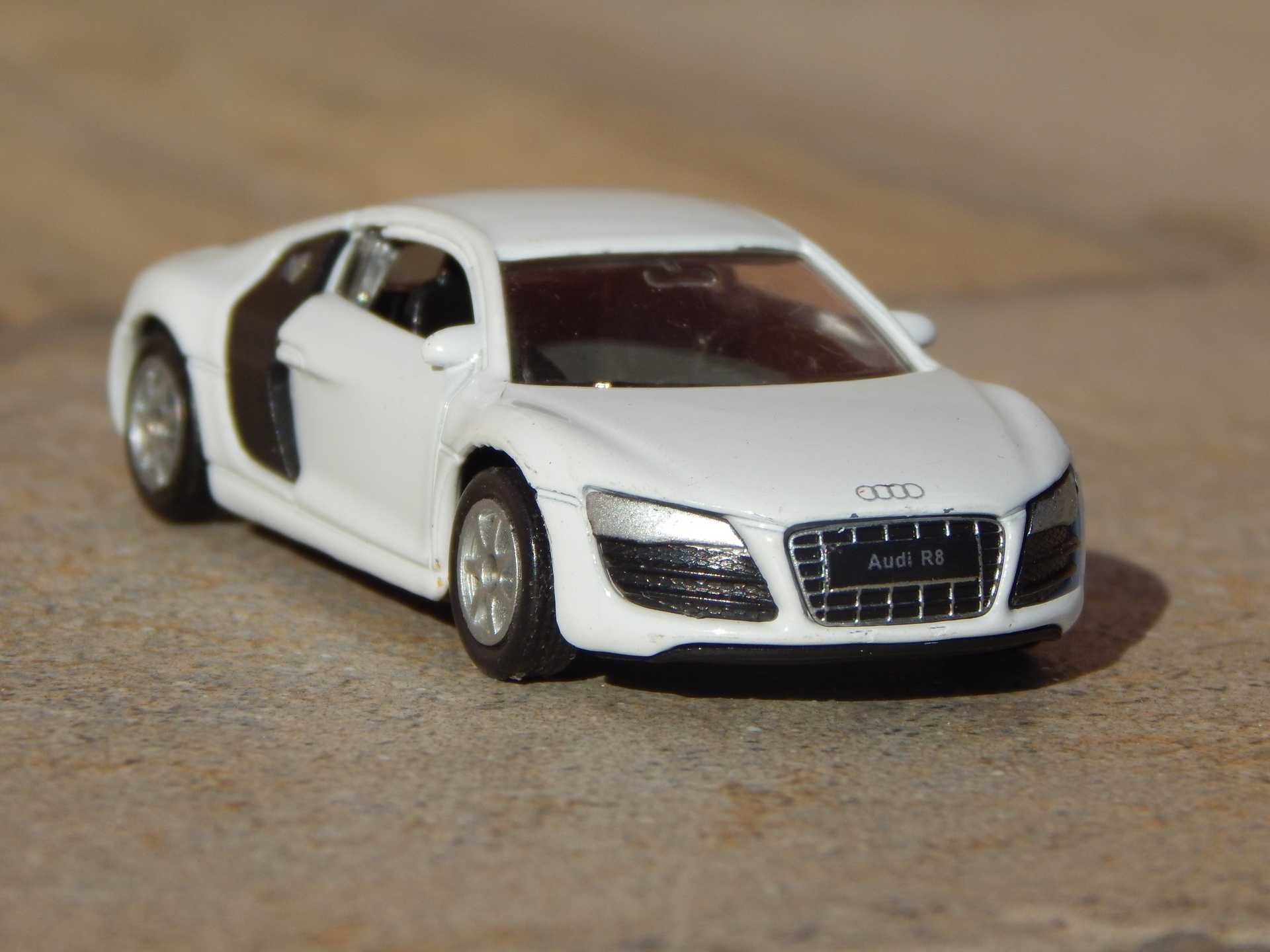 Macheta Audi R8 V10 2006 sc 1:64 Welly