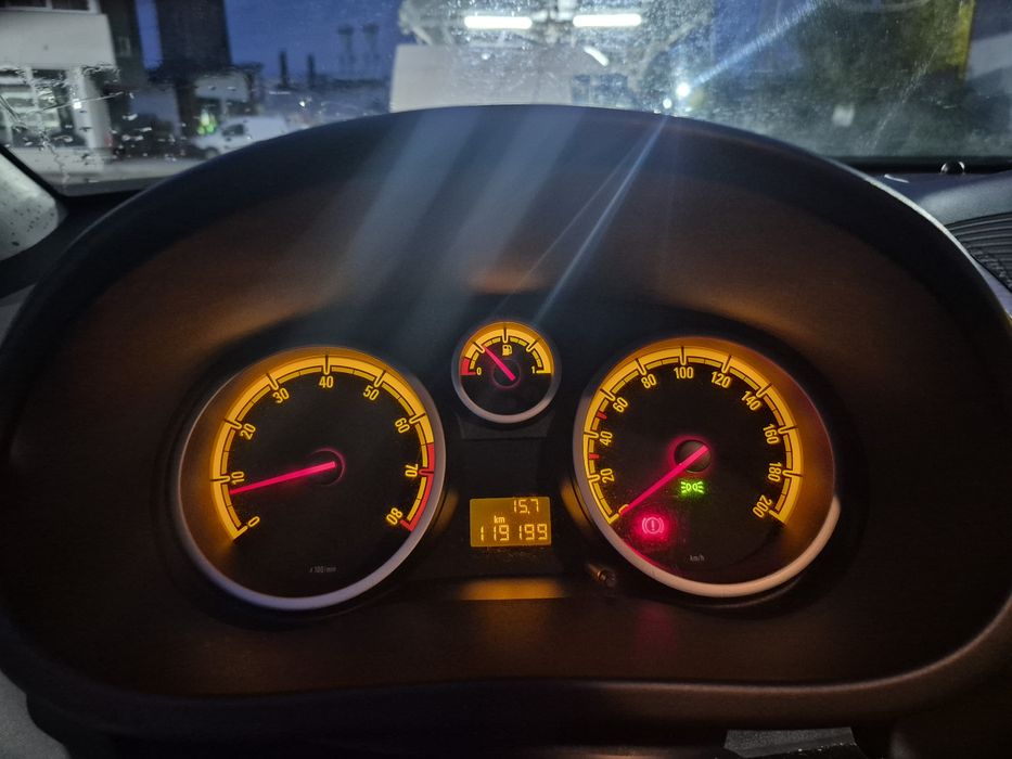 Opel corsa D 1.2 benzina