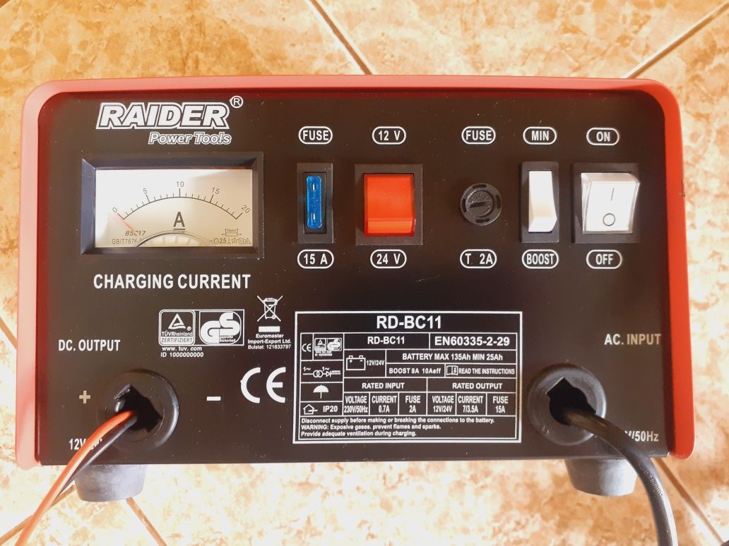 Зарядно за акумулатор 12/24 V RD-BC11 - Raider 
Зарядно за