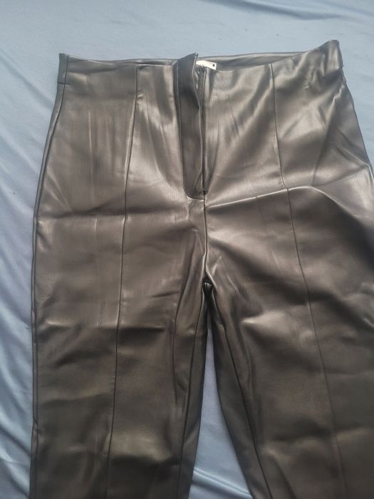 Vând pantaloni dama imitație de piele