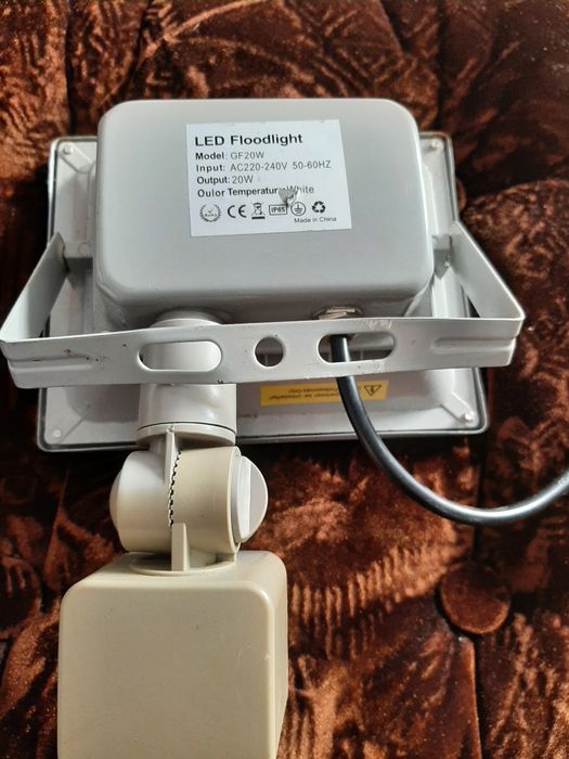 Proiector cu led și senzor miscare
