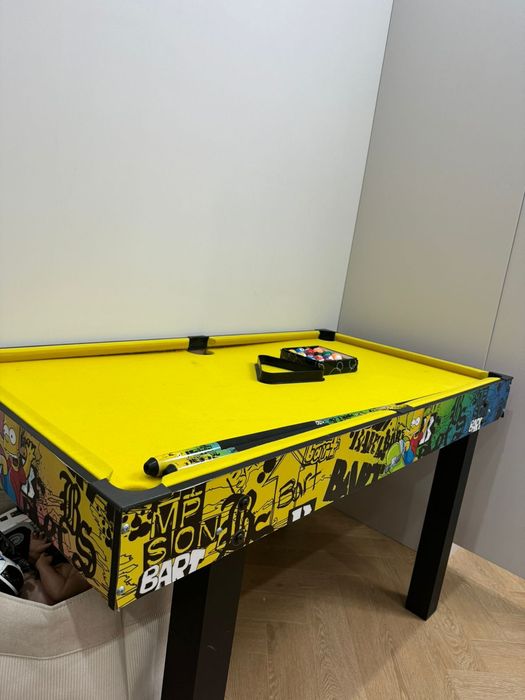 Бильярдный стол.