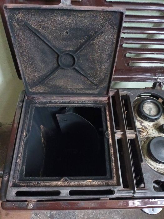 Продавам 2бр.нафтови печки-Юг супер и Металургия.