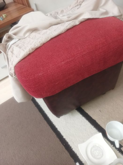 Подарявам две табуретки