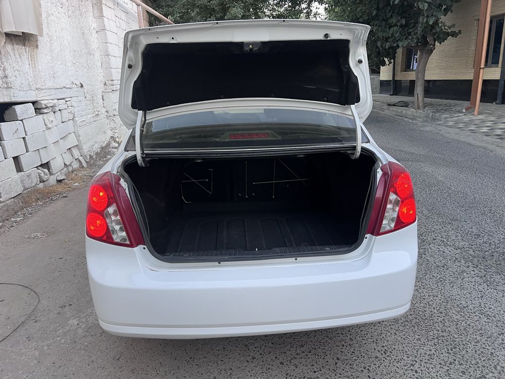 Sotiladi Lacetti Avtomat 2012