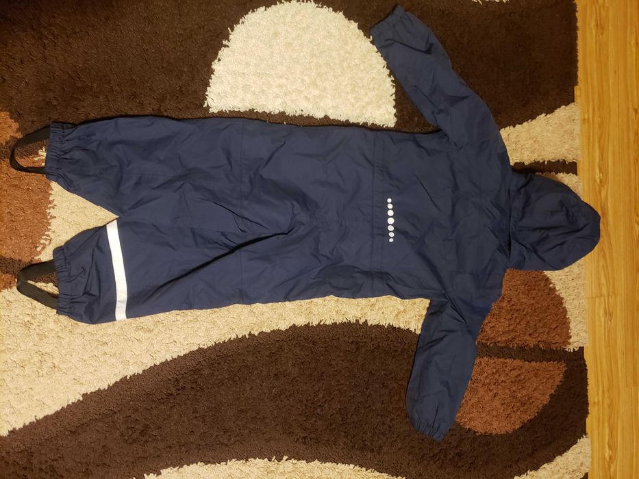 Salopetă toamnă H&M impermeabila mărimea 122.