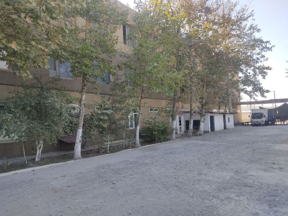 Продаётся производственная территория с 3-х этажным зданием!