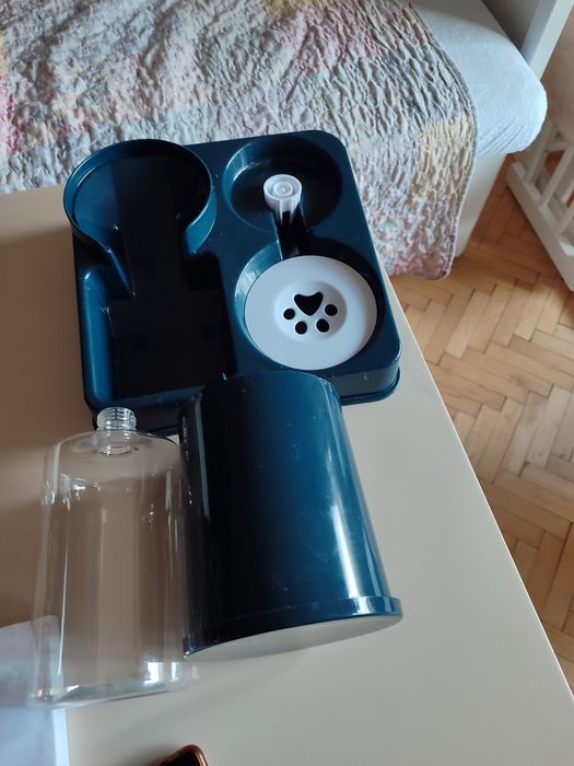 Хранилка и поилка за котки